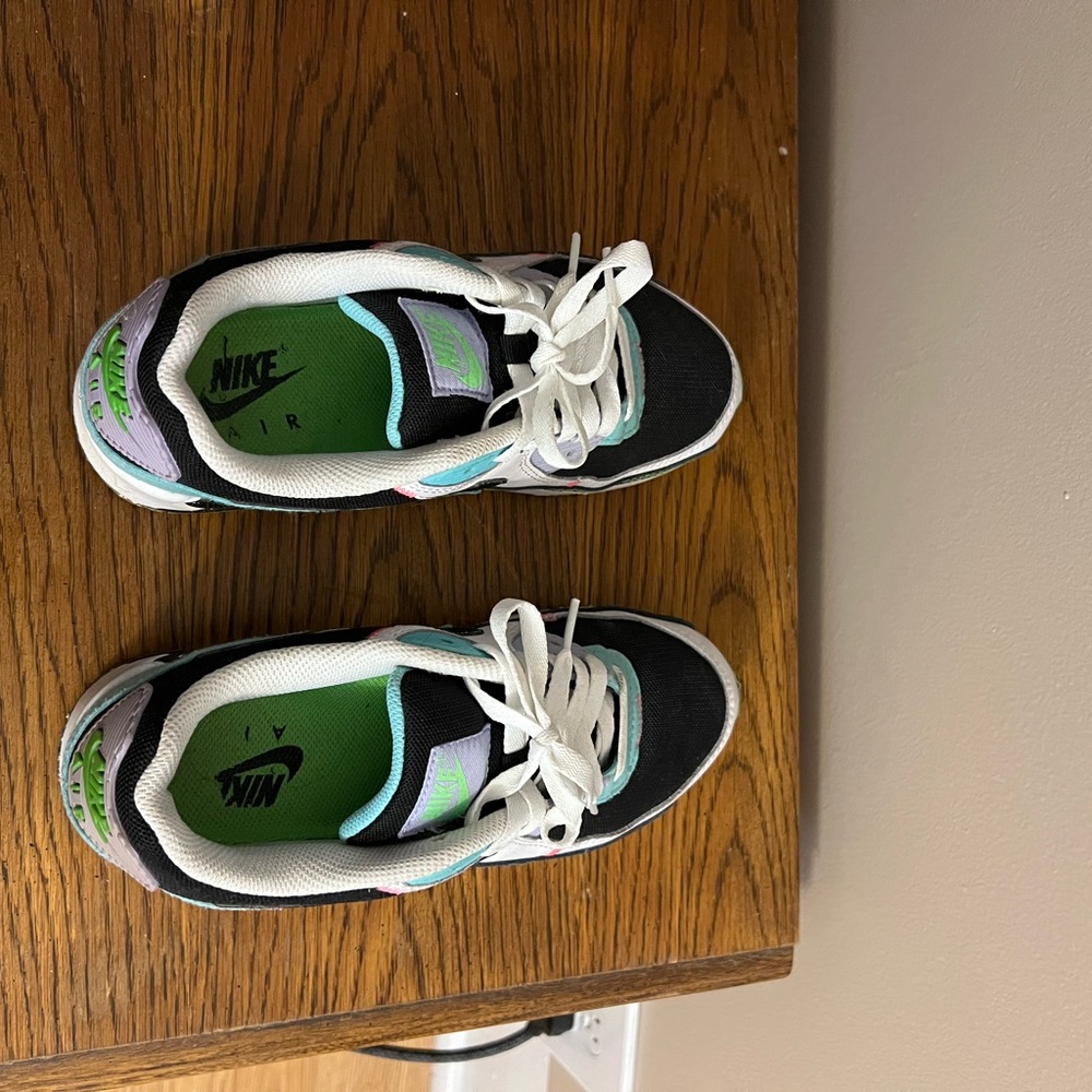Nike Black and Green Sneakers Low-Top Athletic Design